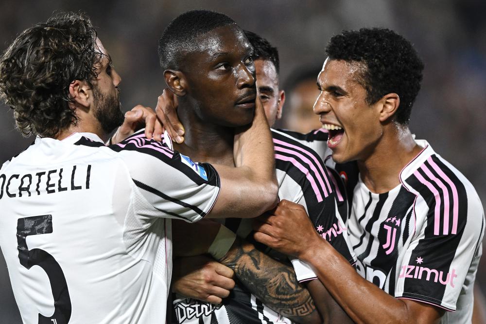 斯基拉：米兰计划激活莫德里奇续约条款，将合同延长至2027年