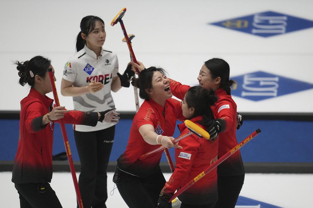 英超第13轮切尔西对阵阿森纳，双方均状态出色，争夺争冠席位，赛果待定。