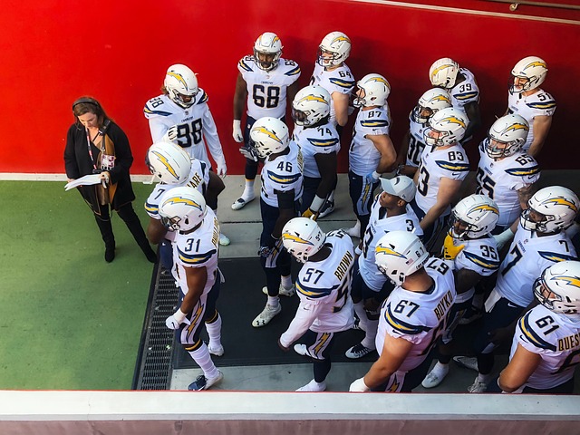 全市场：那不勒斯正寻找安古伊萨替代者，最现实的选择是梅努